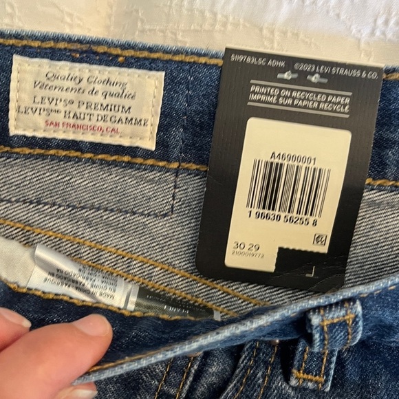 Levi's Middy Straight leg In Medium Wash Mid Rise Straight Leg Size 30 - Picture 6 of 14